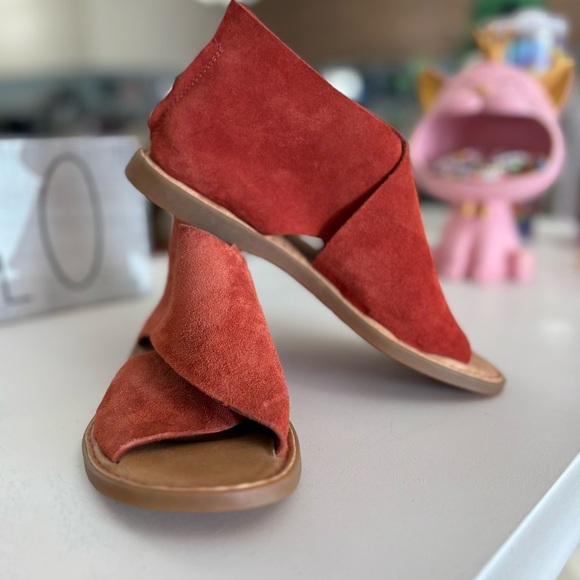 Born Shoes - Born Wide Strap Suede Leather Sandals Size 6